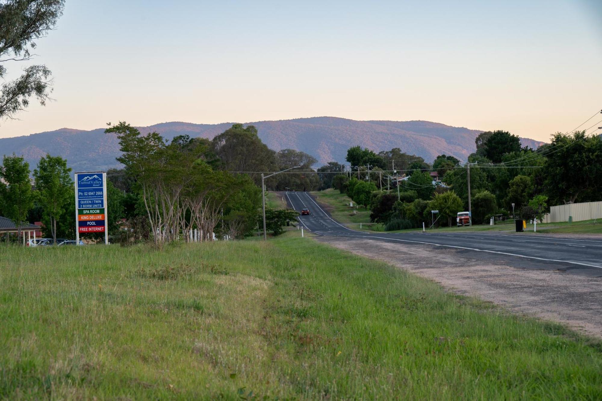 Tumut Valley Motel Pet Friendly Zewnętrze zdjęcie