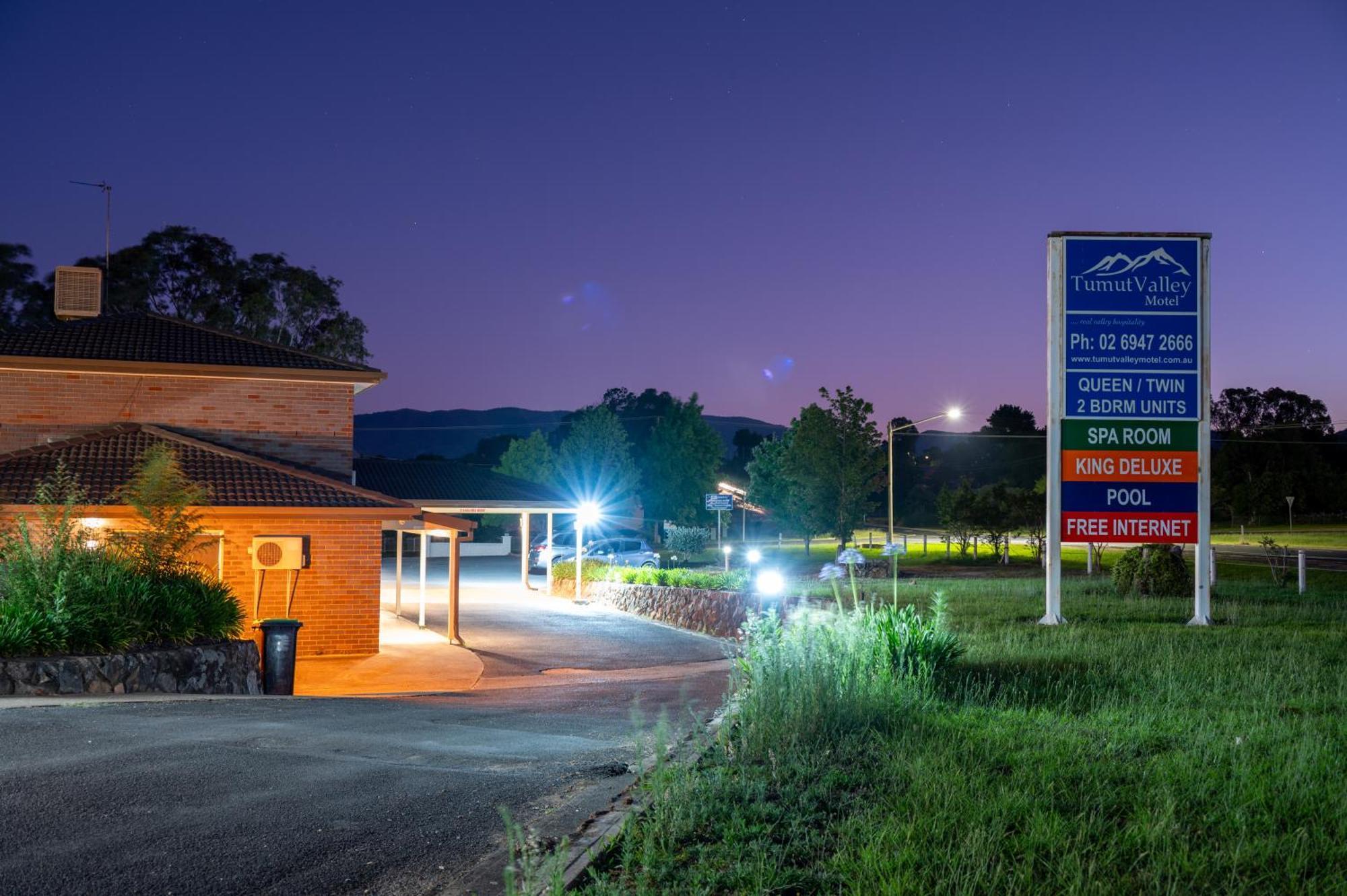 Tumut Valley Motel Pet Friendly Zewnętrze zdjęcie