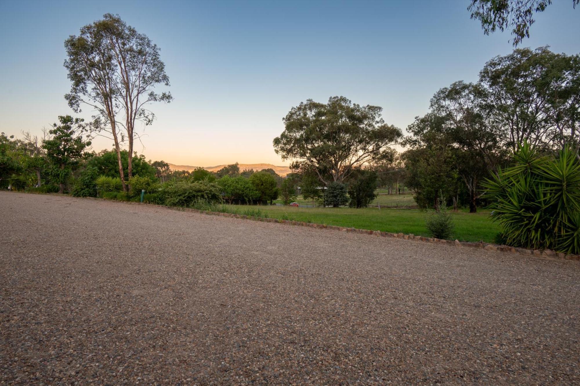Tumut Valley Motel Pet Friendly Zewnętrze zdjęcie