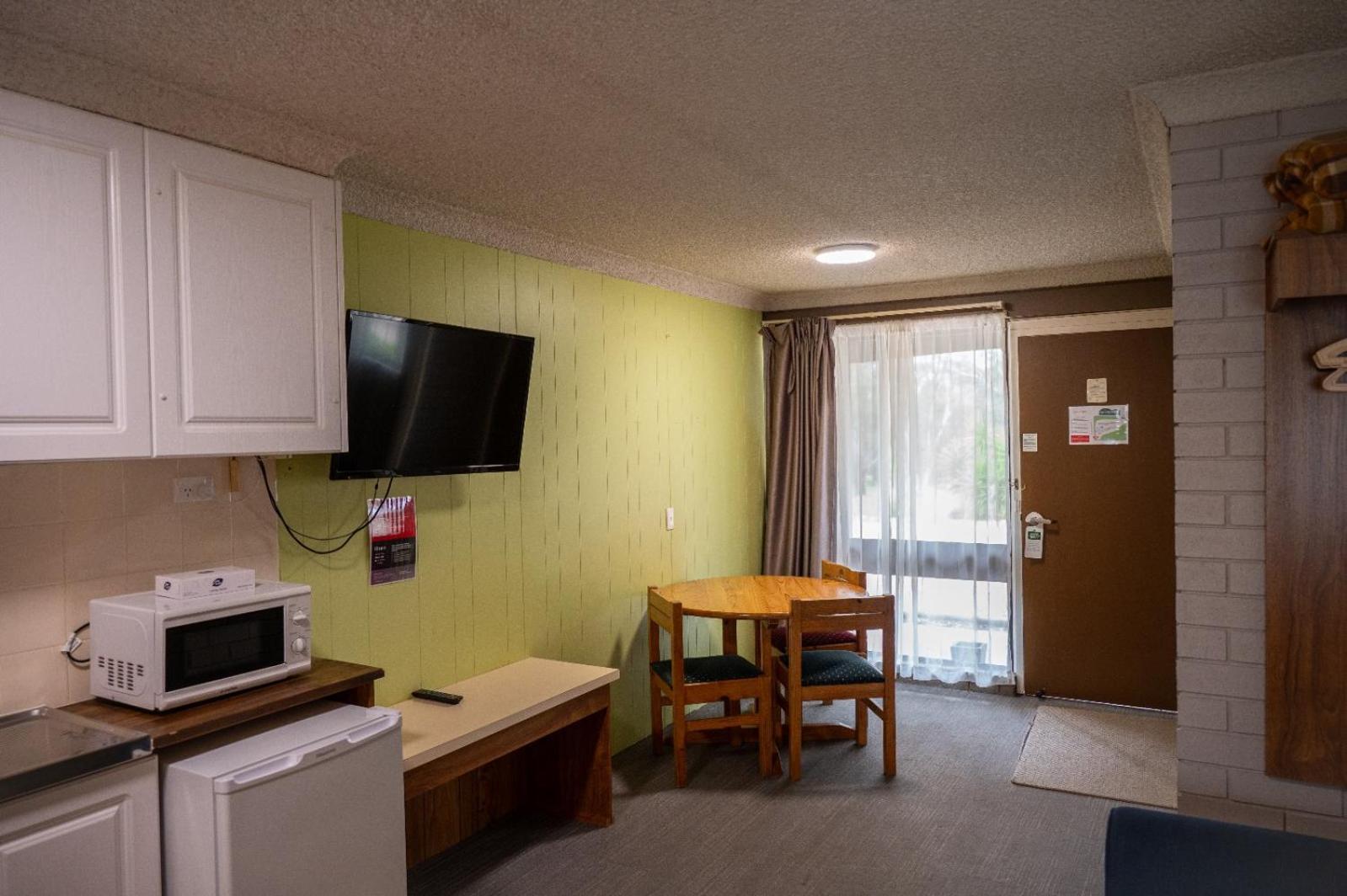 Tumut Valley Motel Pet Friendly Zewnętrze zdjęcie