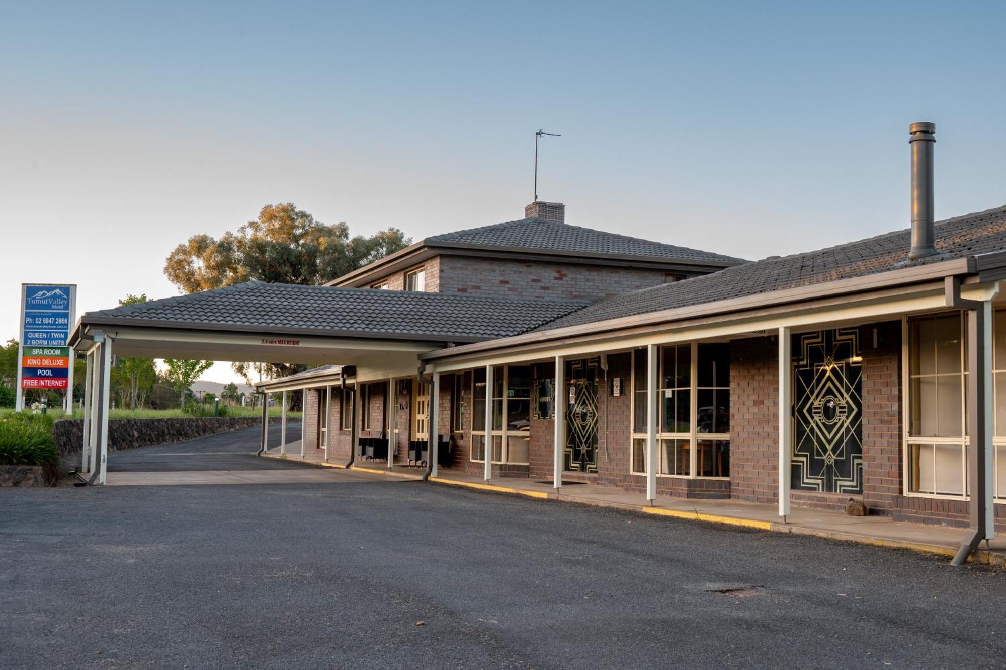 Tumut Valley Motel Pet Friendly Zewnętrze zdjęcie